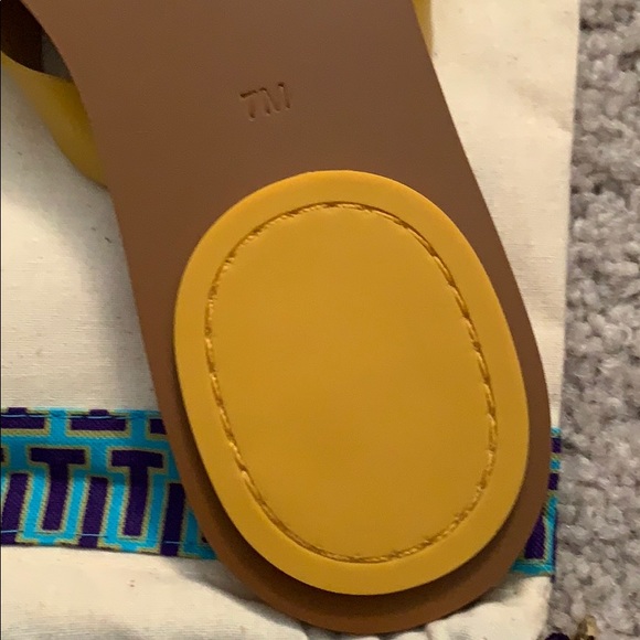 NIB TORY BURCH Authentic Yellow Manon Thong Leather Sandal Size 7 - Picture 9 of 16
